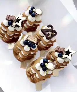 Медовые пирожные с цифрами