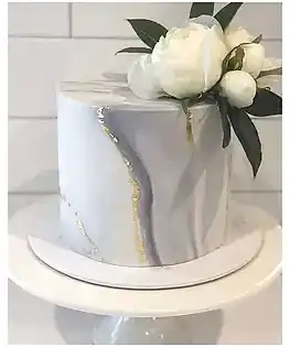 Свадебный торт с белыми пионами