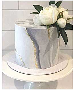 Свадебный торт с белыми пионами