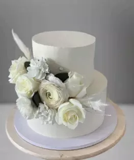 Свадебный торт с живыми цветами