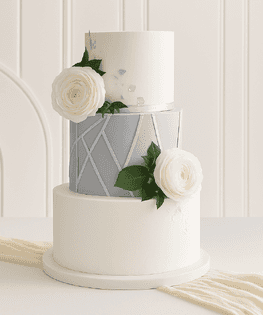 Свадебный торт бело-голубой с сахарными пионами