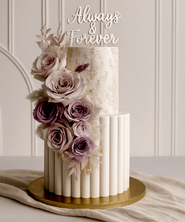 Свадебный торт с рельефным ганашем и вензелями