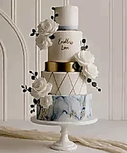 Свадебный торт голубой в четыре яруса с золотым декором и живыми цветами