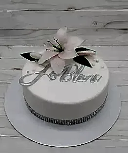 Свадебный торт с лилией