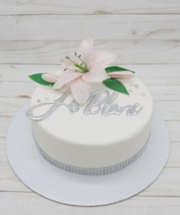 Свадебный торт с лилией