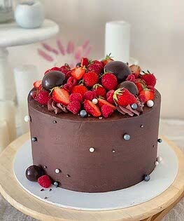 Торт без мастики с шоколадом и ягодами