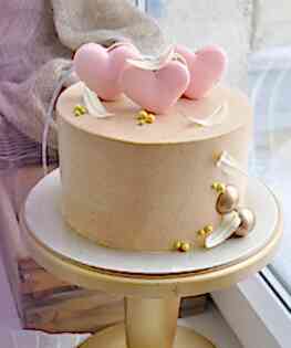 Торт с объемными сердечками