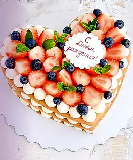 Торт с медовыми коржами в виде сердца