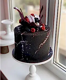 Торт черного цвета