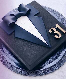 Торт в форме смокинга