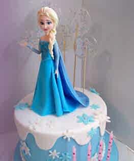 Торт с фигуркой Эльзы