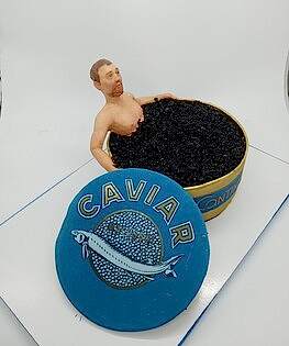 Торт с банкой черной икры