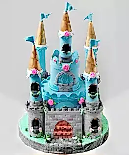 Торт в форме голубого замка принцессы