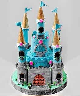 Торт в форме голубого замка принцессы
