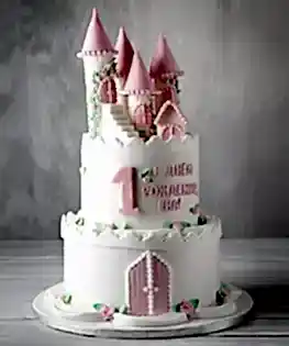Торт в форме бело-розового замка принцессы