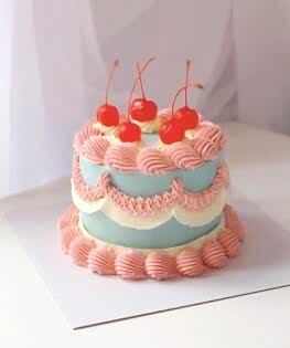 Торт в стиле Ламбет с вишенками и кремовыми барашками