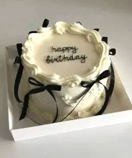 Торт в стиле Ламбет с черными бантиками