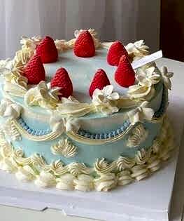 Голубой торт в стиле Ламбет с клубничками