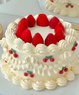 Торт в стиле Ламбет с ягодой клубникой