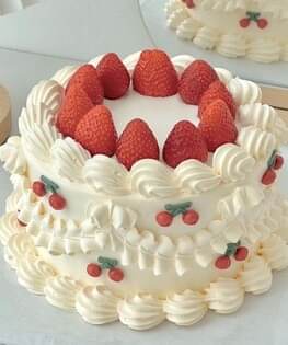 Торт в стиле Ламбет с ягодой клубникой