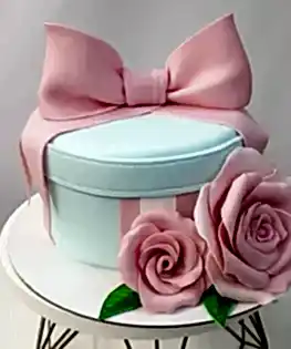 Торт в виде коробки с бантом