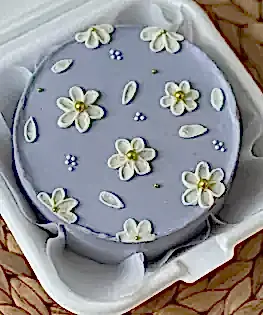 Бенто торт С цветами и лепестками