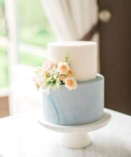 Свадебный торт два яруса в нежных голубых тоннах
