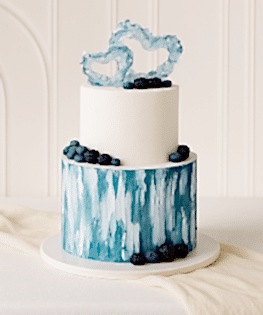 Свадебный торт с сахарными сердцами