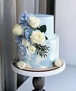Бело-голубой свадебный торт