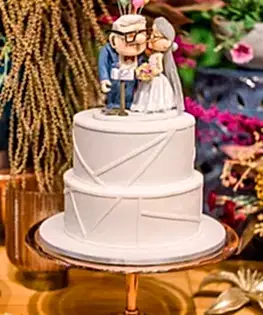 Свадебный торт с милыми фигурками старичков