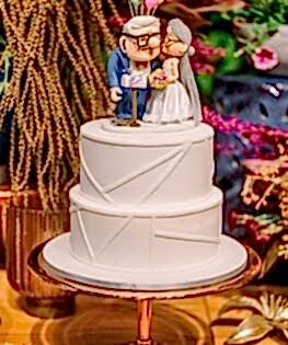 Свадебный торт с милыми фигурками старичков