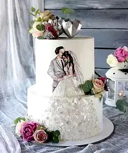 Свадебный торт с молодоженами