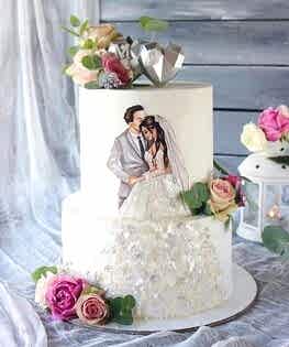 Свадебный торт с молодоженами
