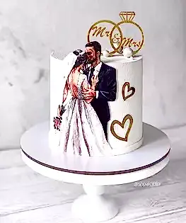 Свадебный торт в один ярусом с молодоженами и кольцами