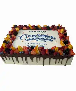 Корпоративный торт с ягодами