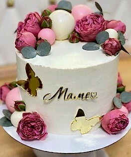 Торт для мамы с живыми цветами