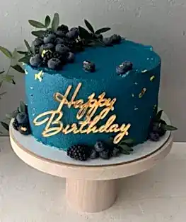 Торт мужской синий с ягодами и топпером