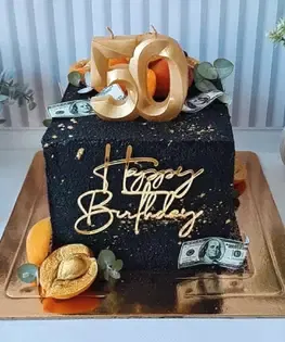 Торт черный квадратный с топпером и сахарной печатью