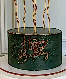 Торт зеленый с топпером и свечами
