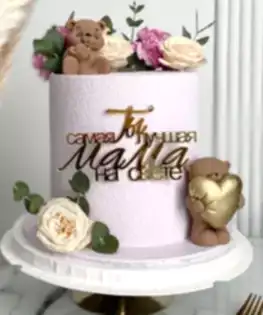 Торт для мамы с мишками и живыми цветами