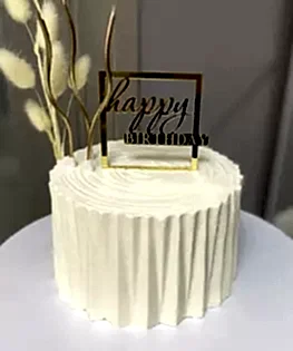 Торт в классическом стиле с топпером и сухоцветом