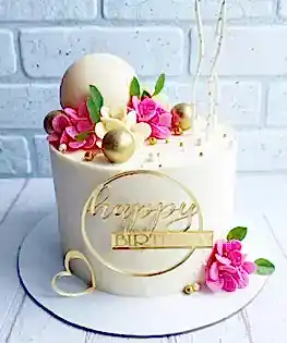 Торт с сахарными цветами и топпером для девушки