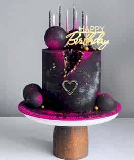 Черно-розовый торт с шоколадными шарами