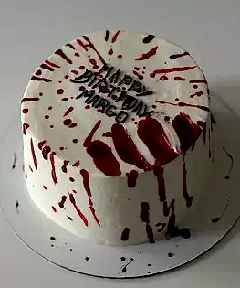 Торт на Хэллоуин с брызгами при нарезке