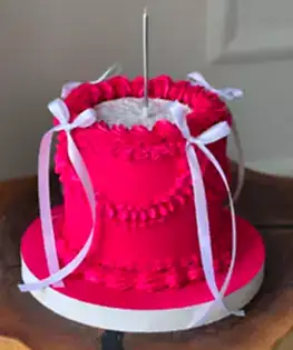 Торт Ламбет с блестками при задувании