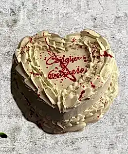 Торт Сердце бывшего с брызгами при нарезке