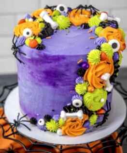 Торт на Хэллоуин фиолетовый с посыпкой