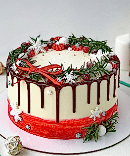 Новогодний торт со снежинками и подтеками