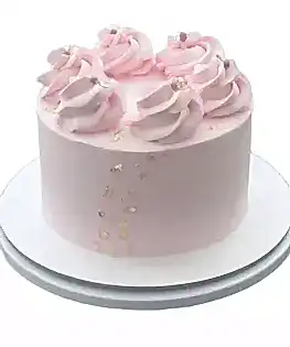 Розовый торт с кремовыми барашками