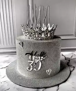 Торт блестящий с короной в серебристом цвете